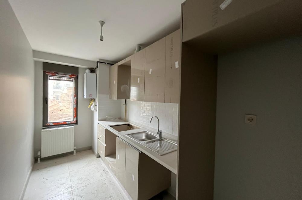 MİNİBÜSE , METROYA YÜRÜME MESAFELİ GENİŞ AYRI MUTFAKLI 2+1