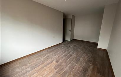 MİNİBÜSE , METROYA YÜRÜME MESAFELİ GENİŞ AYRI MUTFAKLI 2+1