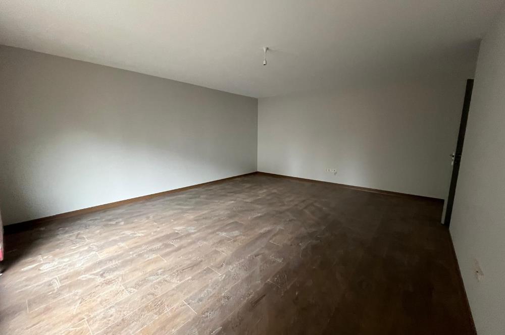 MİNİBÜSE , METROYA YÜRÜME MESAFELİ GENİŞ AYRI MUTFAKLI 2+1