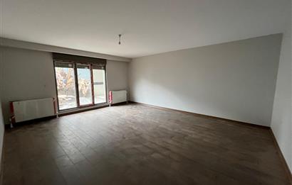 MİNİBÜSE , METROYA YÜRÜME MESAFELİ GENİŞ AYRI MUTFAKLI 2+1