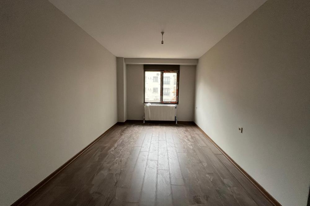 MİNİBÜSE , METROYA YÜRÜME MESAFELİ GENİŞ AYRI MUTFAKLI 2+1