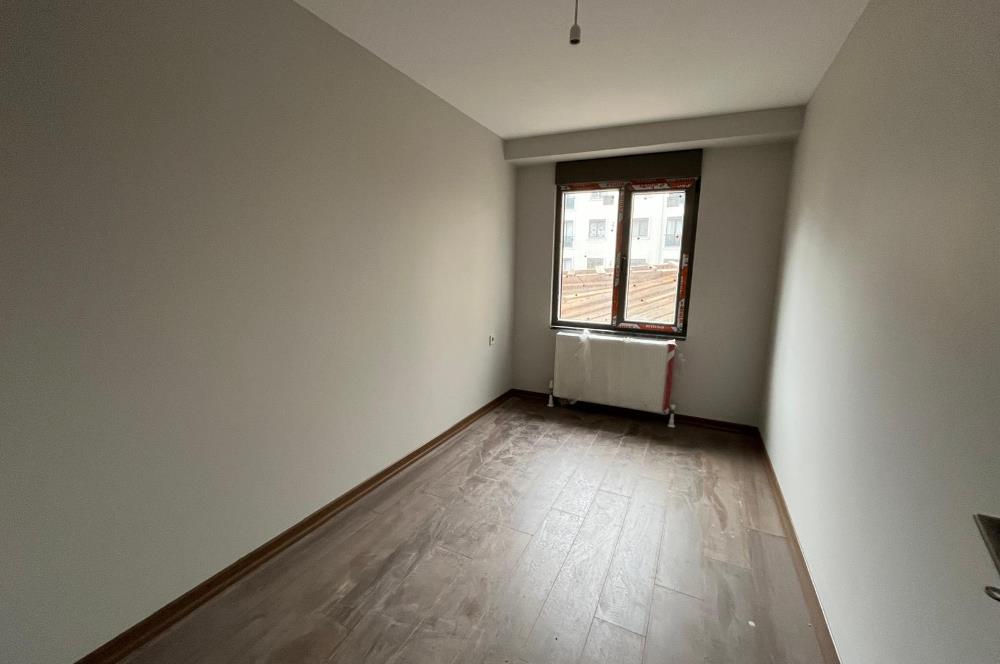 MİNİBÜSE , METROYA YÜRÜME MESAFELİ GENİŞ AYRI MUTFAKLI 2+1