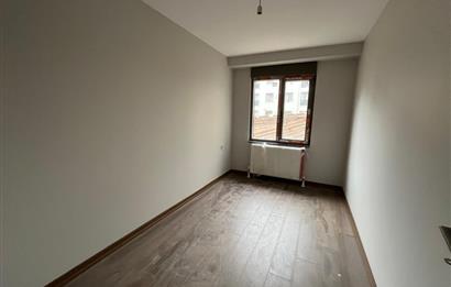 MİNİBÜSE , METROYA YÜRÜME MESAFELİ GENİŞ AYRI MUTFAKLI 2+1