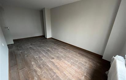 MİNİBÜSE , METROYA YÜRÜME MESAFELİ GENİŞ AYRI MUTFAKLI 2+1