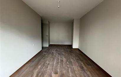 MİNİBÜSE , METROYA YÜRÜME MESAFELİ GENİŞ AYRI MUTFAKLI 2+1