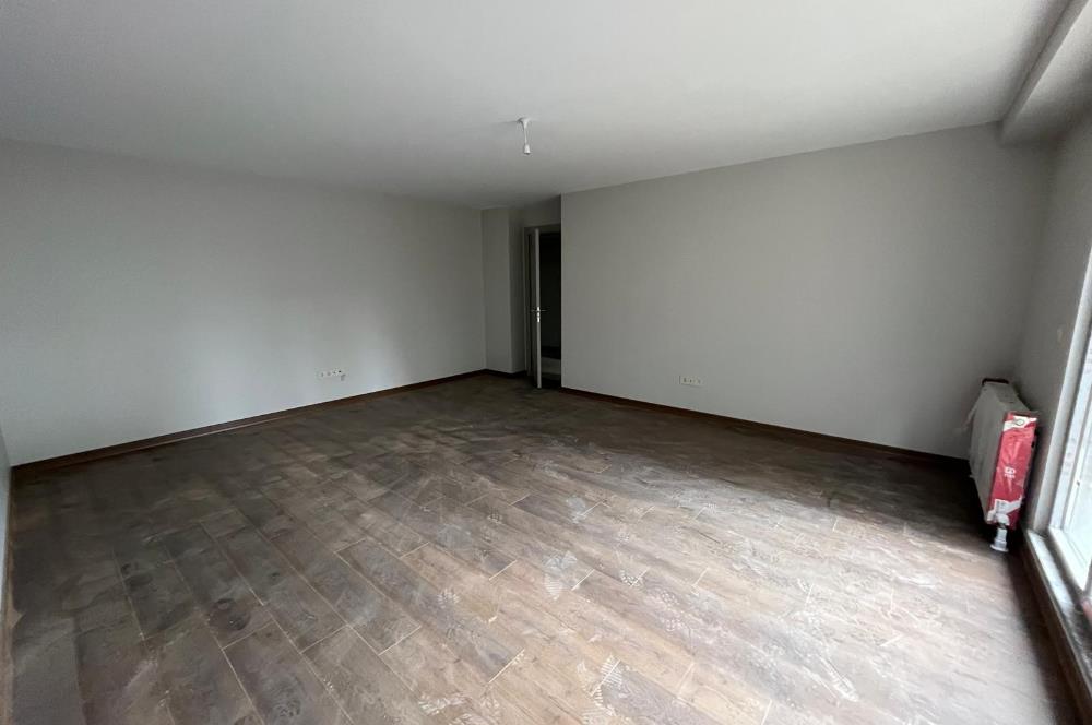 MİNİBÜSE , METROYA YÜRÜME MESAFELİ GENİŞ AYRI MUTFAKLI 2+1