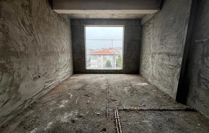 ALTINTEPE'DE MARMARAYA YÜRÜME MESAFESİNDE 4.KATTA 1+1