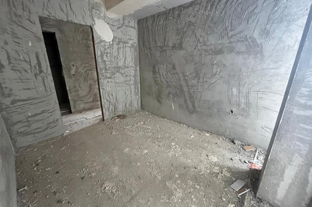 ALTINTEPE'DE K.OTOPARKLI-ARAKAT BALKONLU LÜX 2+1