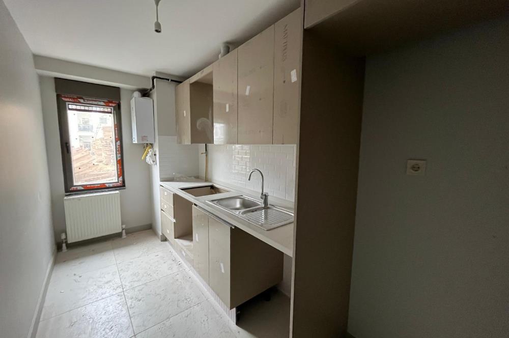 MİNİBÜSE , METROYA YÜRÜME MESAFELİ GENİŞ AYRI MUTFAKLI 2+1