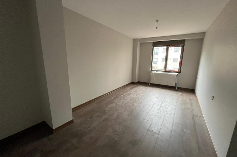 MİNİBÜSE , METROYA YÜRÜME MESAFELİ GENİŞ AYRI MUTFAKLI 2+1