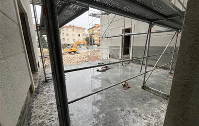 ALTINTEPE'DE K.OTOPARKLI-ARAKAT BALKONLU LÜX 2+1