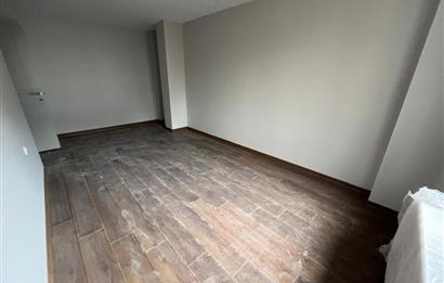 MİNİBÜSE , METROYA YÜRÜME MESAFELİ GENİŞ AYRI MUTFAKLI 2+1