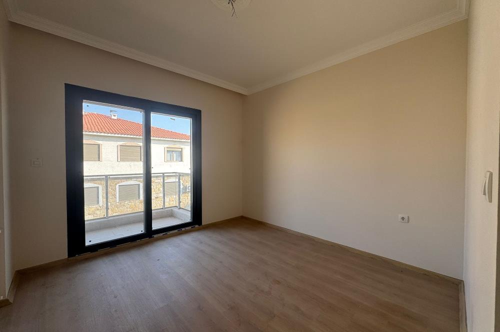 1298286656 Foça Bağarası'nda Site İçinde Sıfır Bahçe Katı Satılık 2+1 Daire 