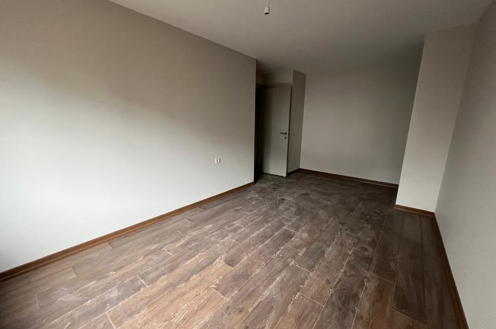 MİNİBÜSE , METROYA YÜRÜME MESAFELİ GENİŞ AYRI MUTFAKLI 2+1