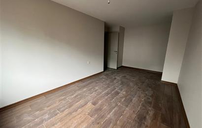 MİNİBÜSE , METROYA YÜRÜME MESAFELİ GENİŞ AYRI MUTFAKLI 2+1