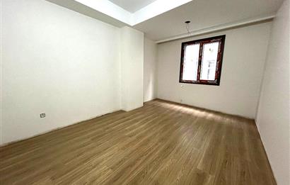 KÜÇÜKYALI'NIN MERKEZİNDE O BİNADA ARA KAT LÜX 2+1