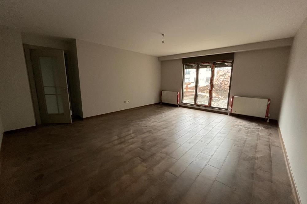 MİNİBÜSE , METROYA YÜRÜME MESAFELİ GENİŞ AYRI MUTFAKLI 2+1