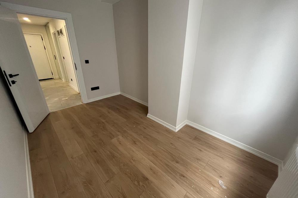 ALTINTEPE'NİN MERKEZİNDE EBEVEYN BANYOLU GÜNEY CEPHE LÜX 3+1