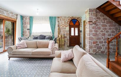 Ayvalık Sefa Çamlık'ta Satılık, 3+1, Taş Villa. Özel Mimari