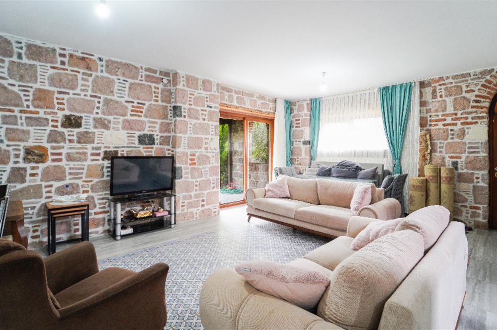 Ayvalık Sefa Çamlık'ta Satılık, 3+1, Taş Villa. Özel Mimari