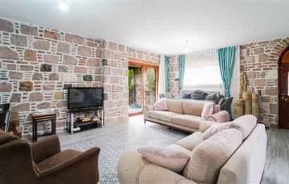 Ayvalık Sefa Çamlık'ta Satılık, 3+1, Taş Villa. Özel Mimari