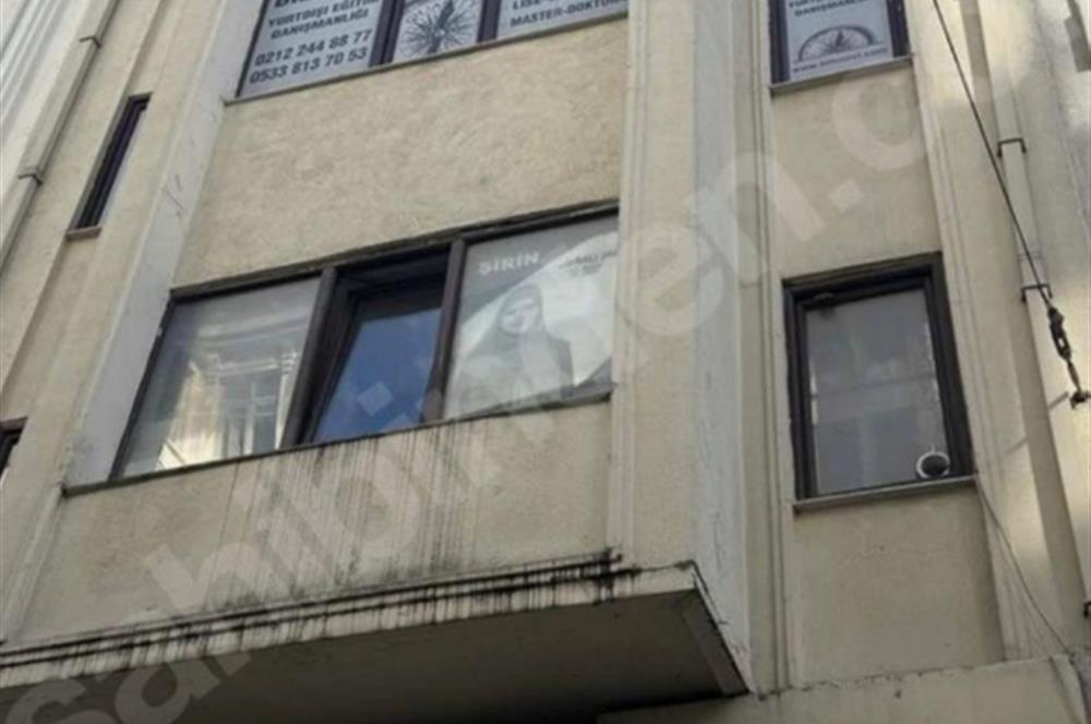 İSTİKLAL CADDESİ ÜZERİNDE TAKSİM MEYDAN'A YAKIN KİRALIK OFİS