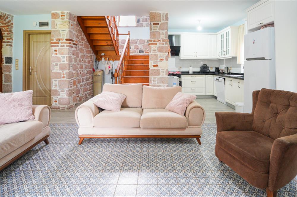 Ayvalık Sefa Çamlık'ta Satılık, 3+1, Taş Villa. Özel Mimari