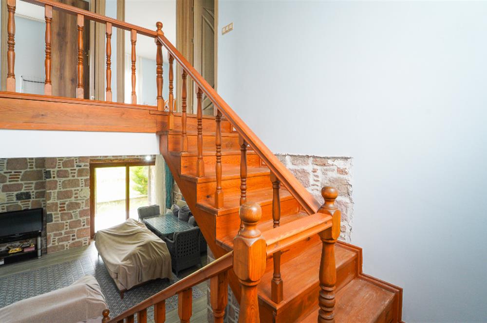 Ayvalık Sefa Çamlık'ta Satılık, 3+1, Taş Villa. Özel Mimari