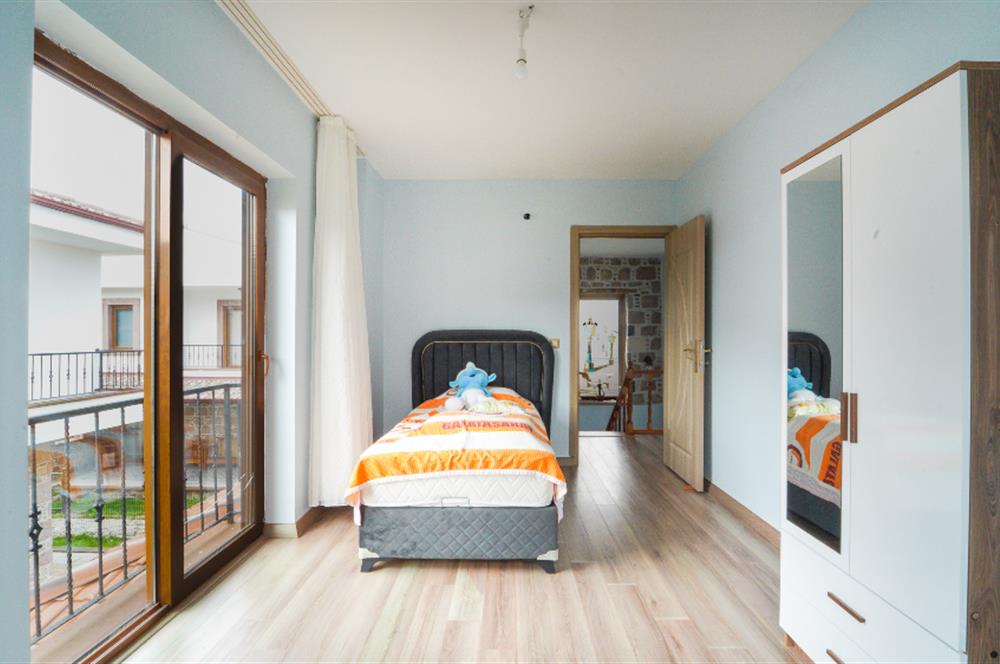 Ayvalık Sefa Çamlık'ta Satılık, 3+1, Taş Villa. Özel Mimari