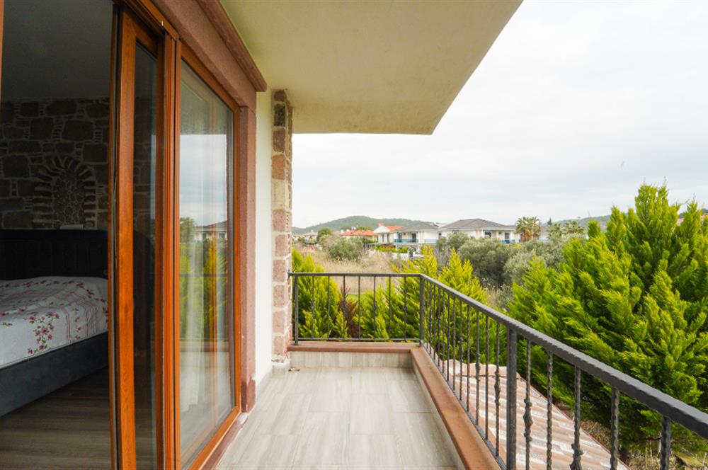 Ayvalık Sefa Çamlık'ta Satılık, 3+1, Taş Villa. Özel Mimari