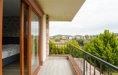 Ayvalık Sefa Çamlık'ta Satılık, 3+1, Taş Villa. Özel Mimari