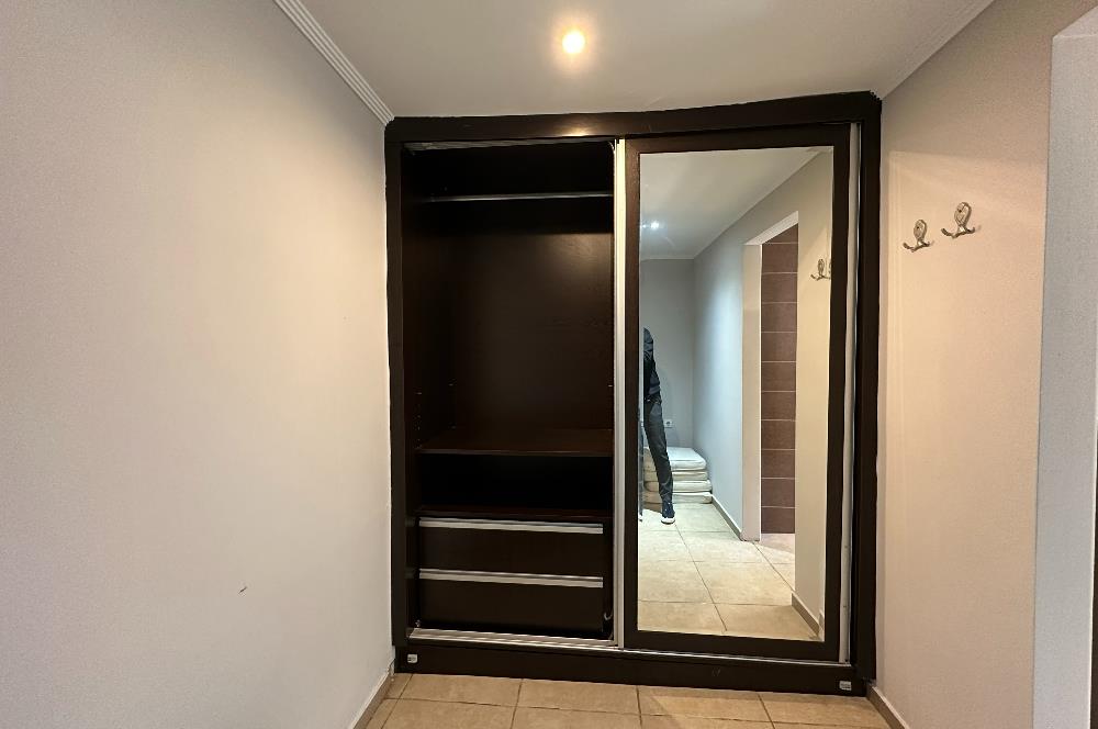 Eskiçeşme'de Geniş Bahçeli ve Havuzlu Satılık Villa