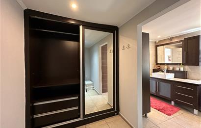 Eskiçeşme'de Geniş Bahçeli ve Havuzlu Satılık Villa