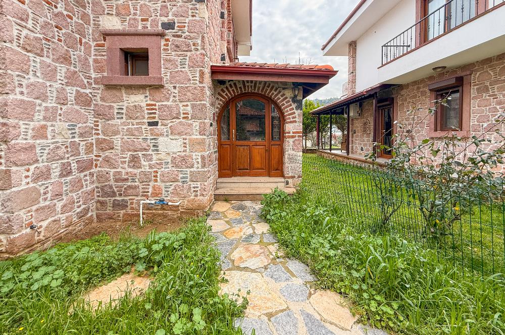 Ayvalık Sefa Çamlık'ta Satılık, 3+1, Taş Villa. Özel Mimari