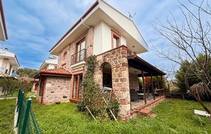 Ayvalık Sefa Çamlık'ta Satılık, 3+1, Taş Villa. Özel Mimari