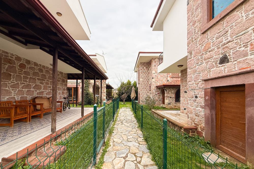 Ayvalık Sefa Çamlık'ta Satılık, 3+1, Taş Villa. Özel Mimari