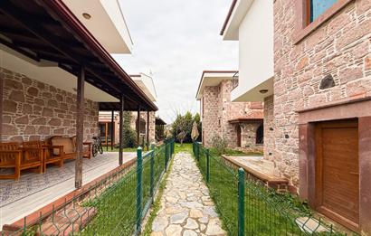 Ayvalık Sefa Çamlık'ta Satılık, 3+1, Taş Villa. Özel Mimari