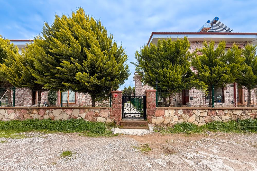 Ayvalık Sefa Çamlık'ta Satılık, 3+1, Taş Villa. Özel Mimari