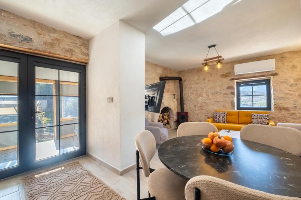 Karakteri Korunarak Restore Edilmiş Müstakil Taş Ev