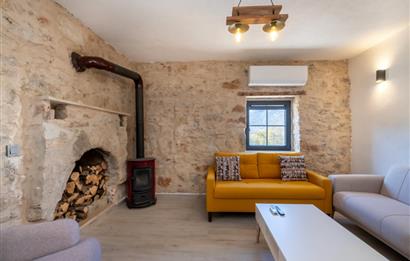 Karakteri Korunarak Restore Edilmiş Müstakil Taş Ev