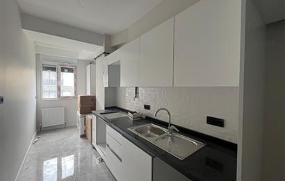 ALTINTEPE'NİN MERKEZİNDE EBEVEYN BANYOLU GÜNEY CEPHE LÜX 3+1