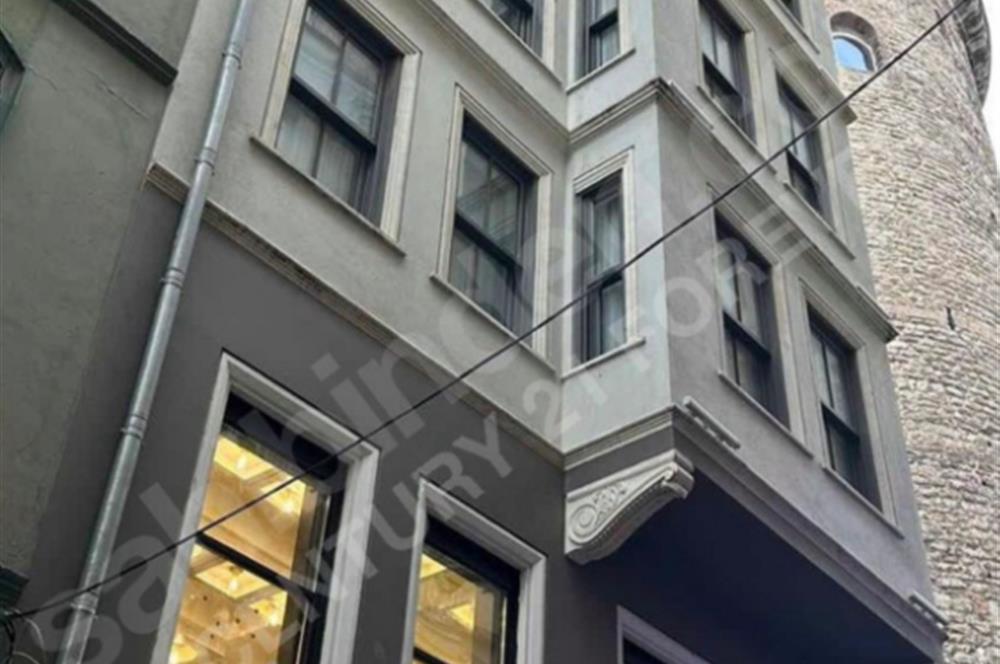 GALATA KULESİNE KOMŞU TARİHİ BİNADA YÜKSEK TAVAN SATILIK DAİRE