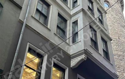 GALATA KULESİNE KOMŞU TARİHİ BİNADA YÜKSEK TAVAN SATILIK DAİRE