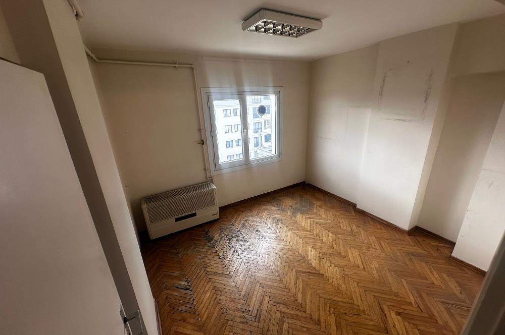 Maltepe Bağlarbaşı Mah. Bağdat Caddesi Üzeri Kiralık Ofis Katı
