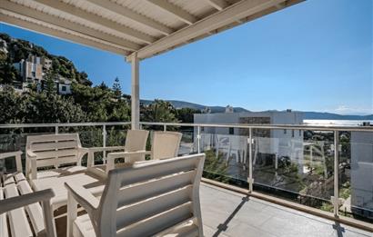 Bodrum Yokuşbaşı Kale ve Deniz Manzaralı Satılık Müstakil Villa