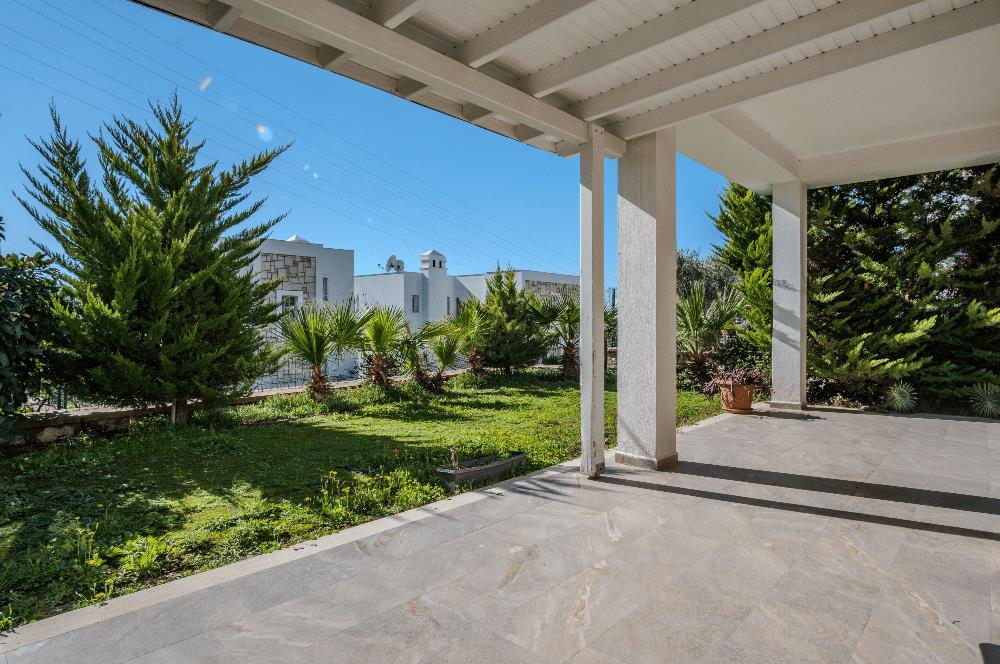 Bodrum Yokuşbaşı Kale ve Deniz Manzaralı Satılık Müstakil Villa