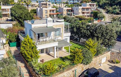 Bodrum Yokuşbaşı Kale ve Deniz Manzaralı Satılık Müstakil Villa