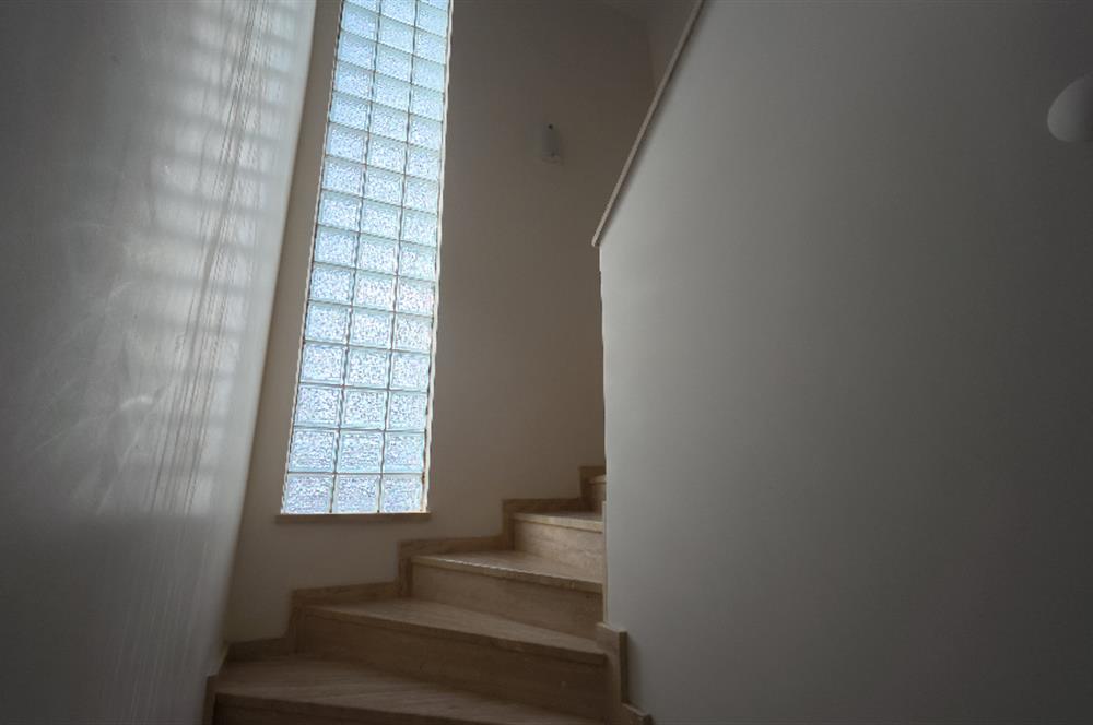 ETİMESGUT ŞEHİTALİ VADİ KONAKLARI SİTESİNDE KÖŞE KONUM 5+2 VİLLA