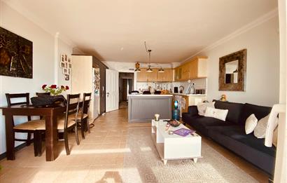 DİDİM AKBÜK’TE DENİZ MANZARALI, HAVUZLU SİTEDE SATILIK EŞYALI 2+1 DUBLEKS DAİRE