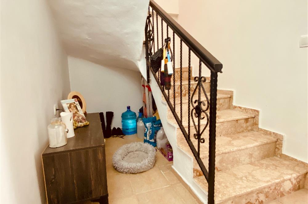 DİDİM AKBÜK’TE DENİZ MANZARALI, HAVUZLU SİTEDE SATILIK EŞYALI 2+1 DUBLEKS DAİRE